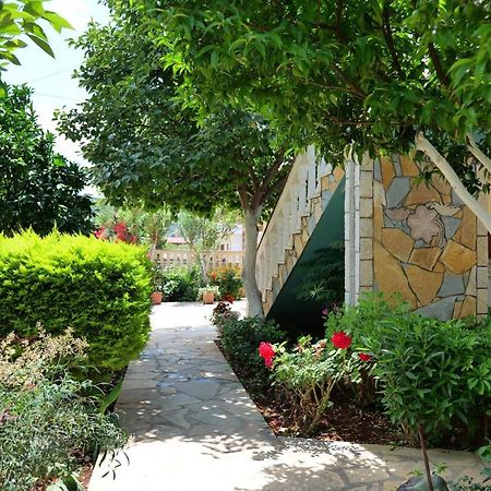 Garden Villa Dhesara Εξαμίλιο Εξωτερικό φωτογραφία