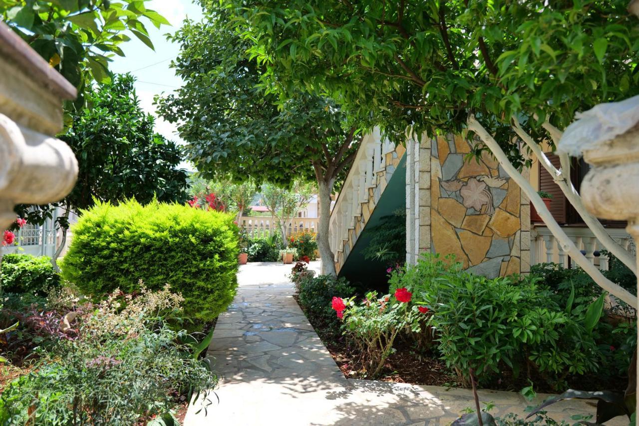 Garden Villa Dhesara Εξαμίλιο Εξωτερικό φωτογραφία